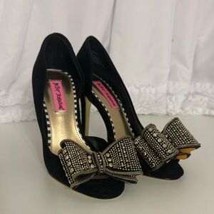 Betsey Johnson Glendah Black Suede Peep Toe Heels W/Bow Embellishment 6